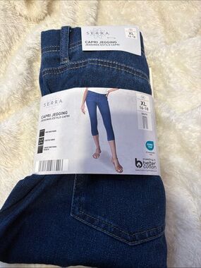 Serra Capri Jegging in Dark Blue - Slim Capri Fit